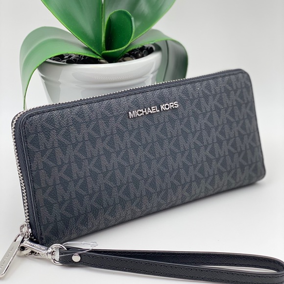 Michael Kors Handbags - Michael Kors Continental Wallet Black